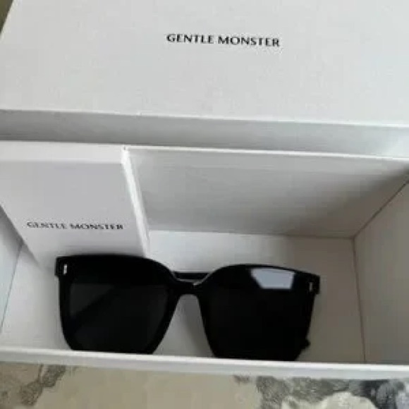 Gentle Monster FRIDA Black Square Sunglasses Classic Dark Lens main image 6